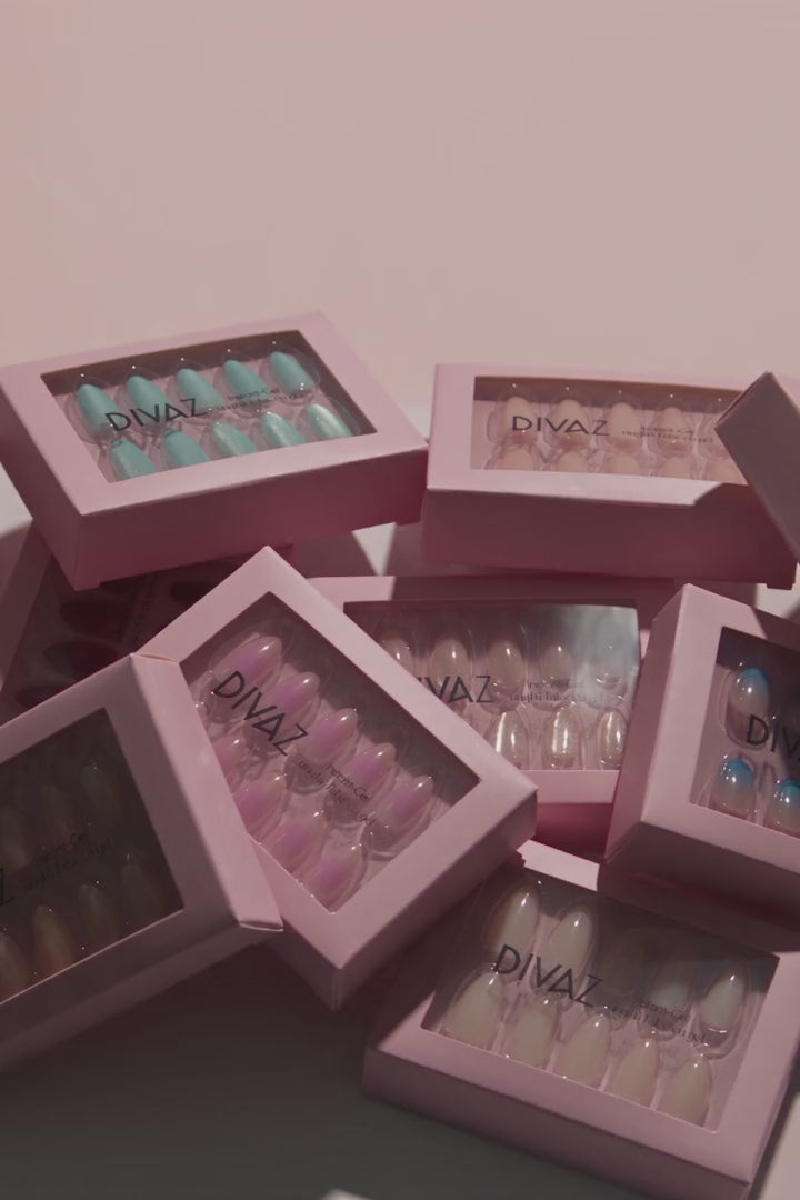 Campanie DIVAZ, unghii false press-on si make-up
