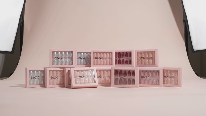 Campanie DIVAZ, unghii false press-on si make-up